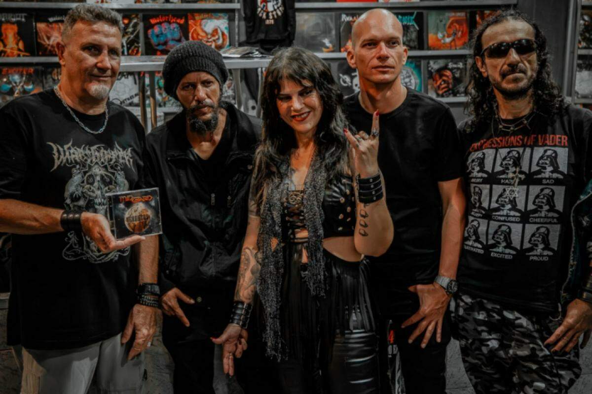 Banda entregou álbum emocional, feito para agradar fãs de rock e heavy metal em geral