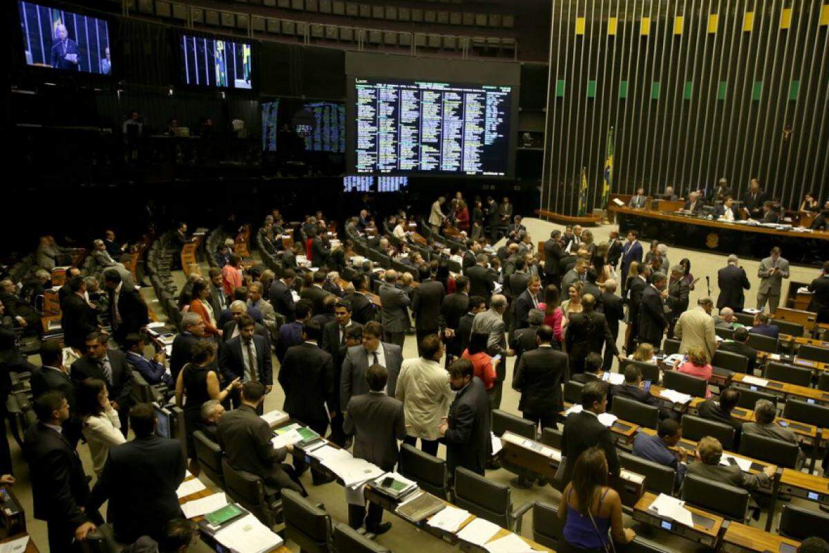 Deputados federais e senadores pediram anistia para os golpistas.