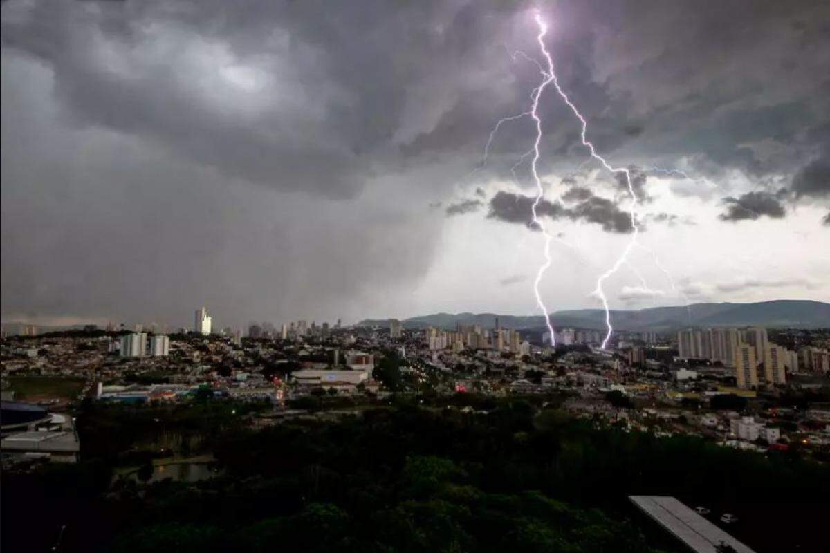 Há previsão de chuva com trovoadas no fim desta semana em Jundiaí e o tempo úmido promete chegar para ficar