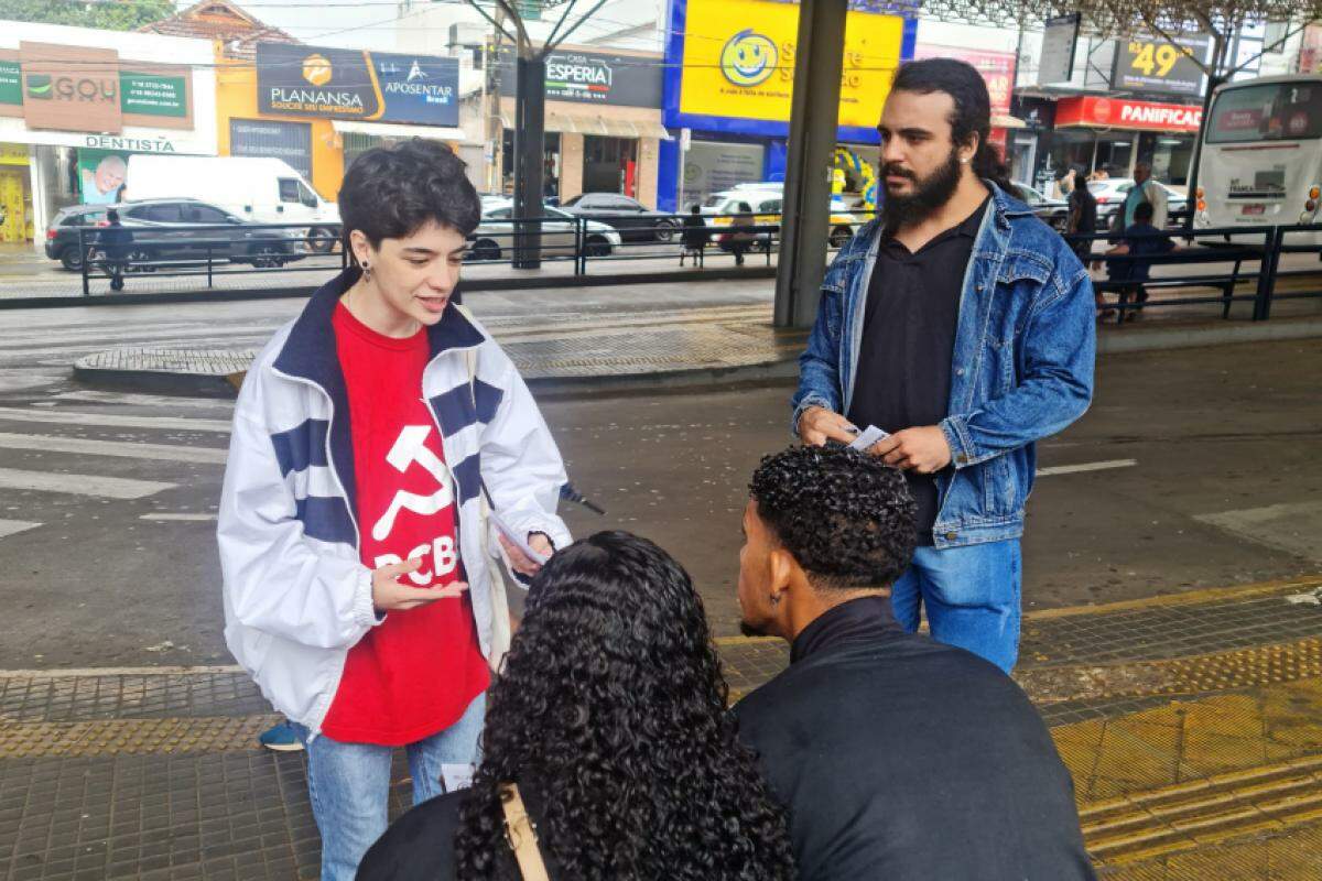 Manifestantes entregaram panfletos na região central da cidade