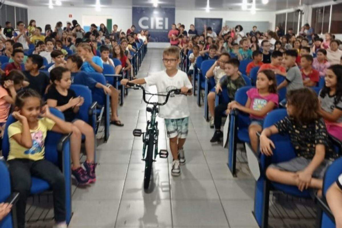 Ovencedor foi José Gabriel Altarego, aluno do 2.º ano do ensino fundamental I, da escola Emef Professor Dinah de Mello Campos