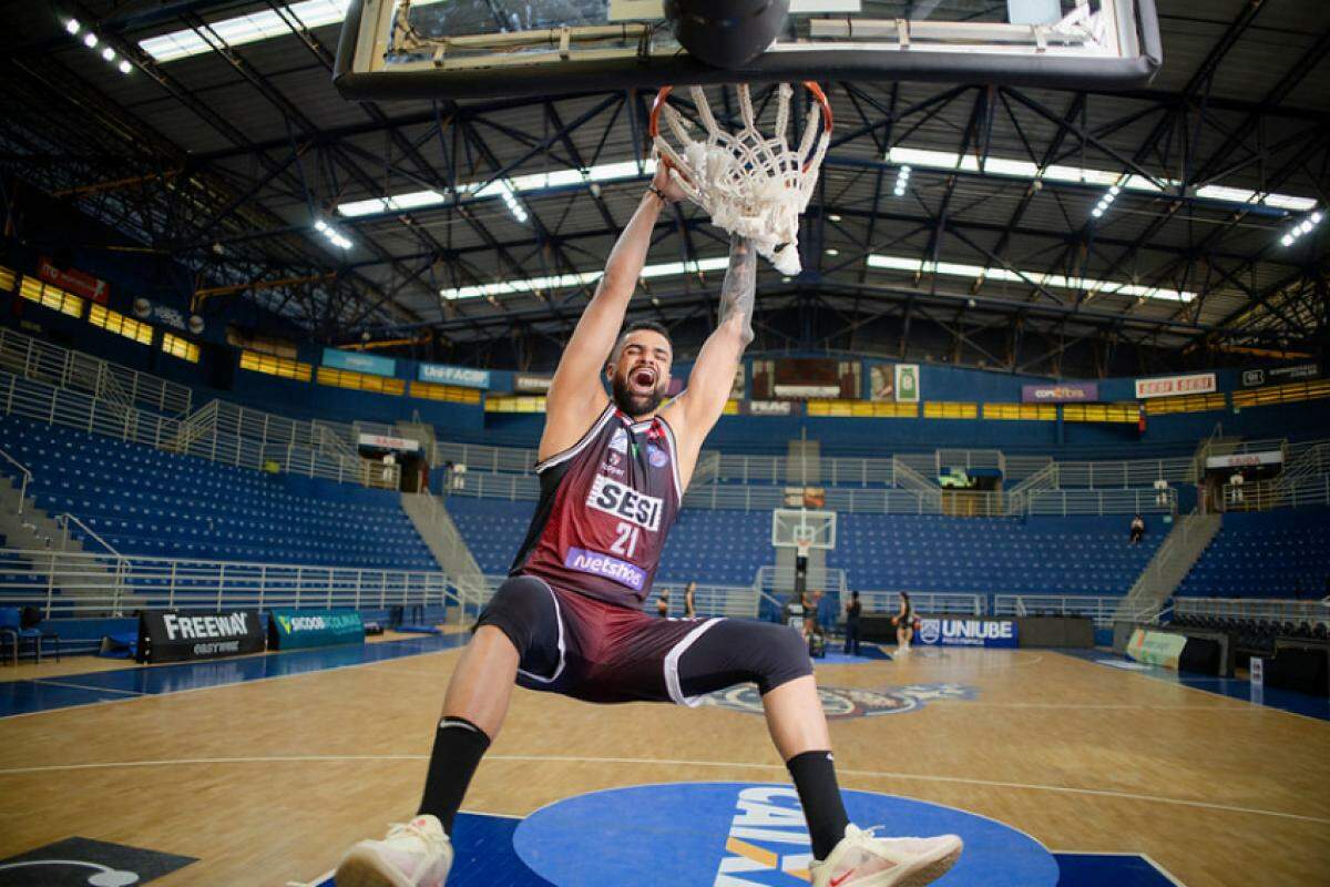 Wesley se reapresentou depois de jogar no basquete mexicano