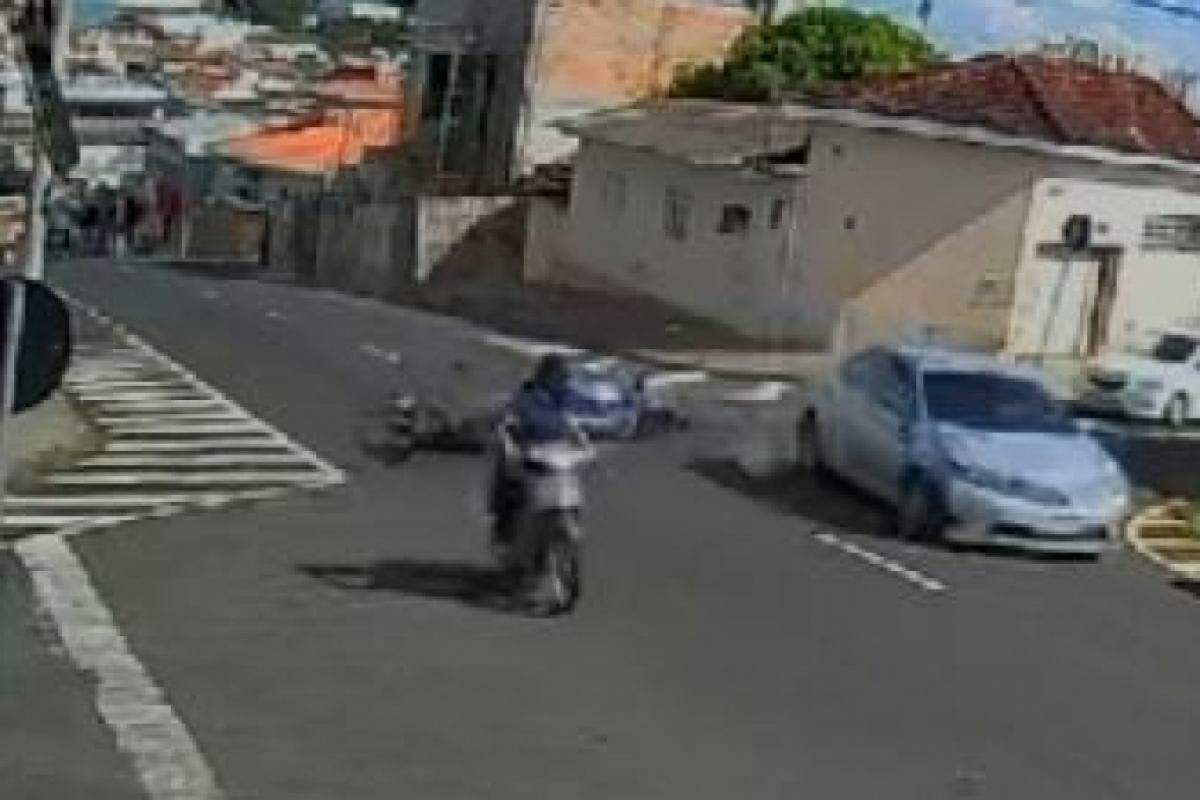 Acidente na Vila Formosa deixa dois ocupantes de moto feridos; vítimas foram socorridas para a Santa Casa de Franca e o caso será investigado