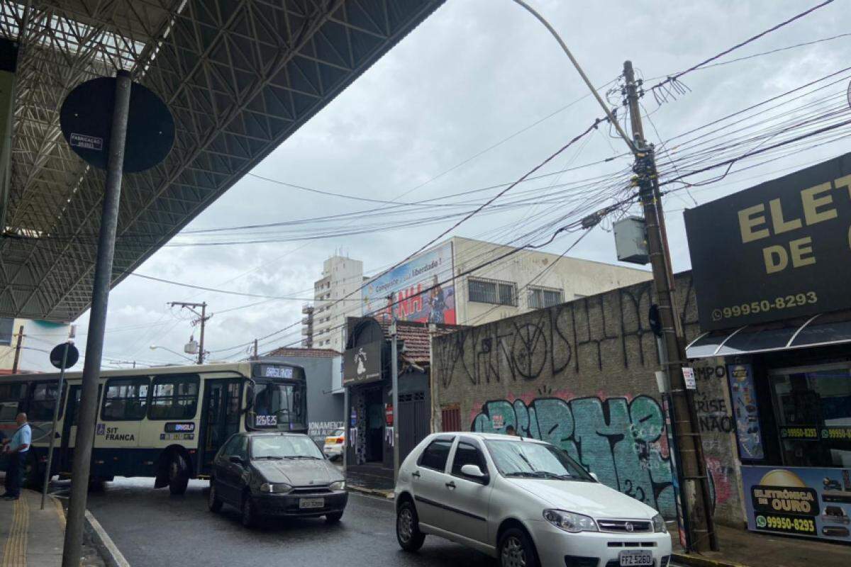 Céu visto da rua Couto Magalhães, no Centro de Franca