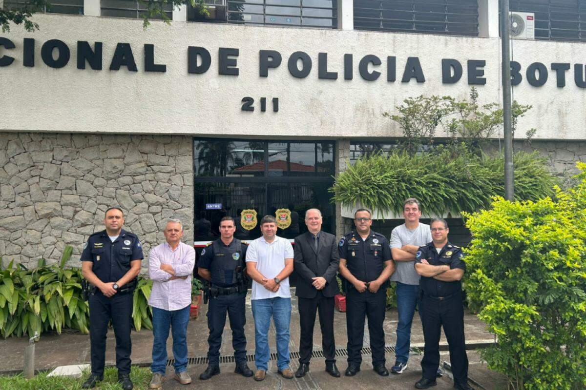 Delegado seccional com representantes da segurança de Botucatu e São Manuel e GCMs