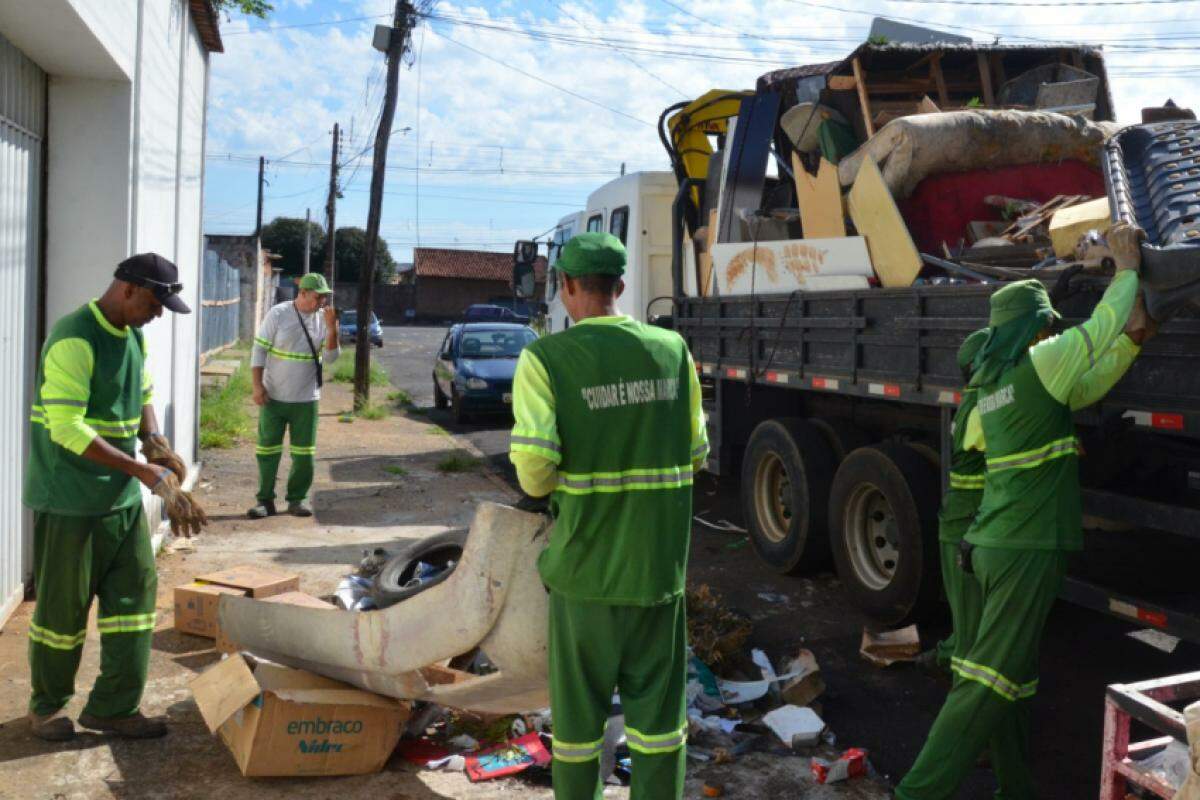 Equipes do Arrastão da Limpeza em Franca recolheram mais de 35 toneladas de materiais na zona oeste, encerrando as atividades do projeto em 2024