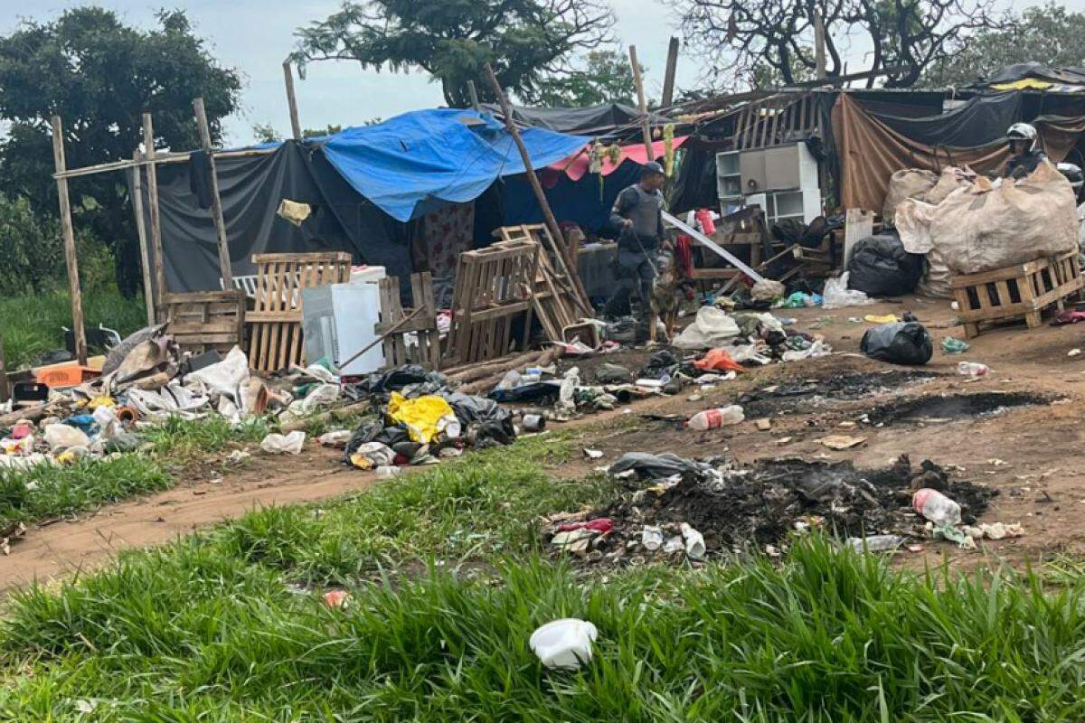 Operação realizada na manhã desta terça-feira, 10, em um terreno nos fundos da Vila São Sebastião 