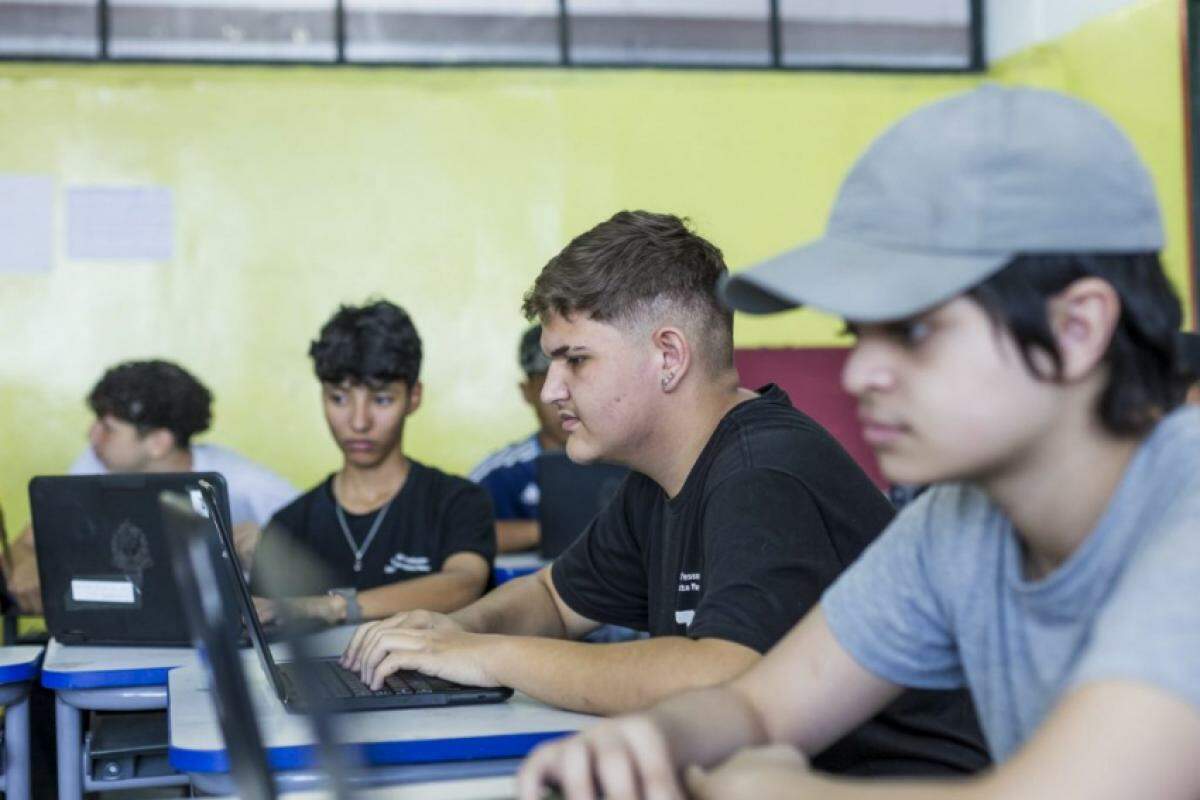 Em novembro, 2,6 milhões de alunos da rede pública estadual estiveram na sala de aula todos os dias