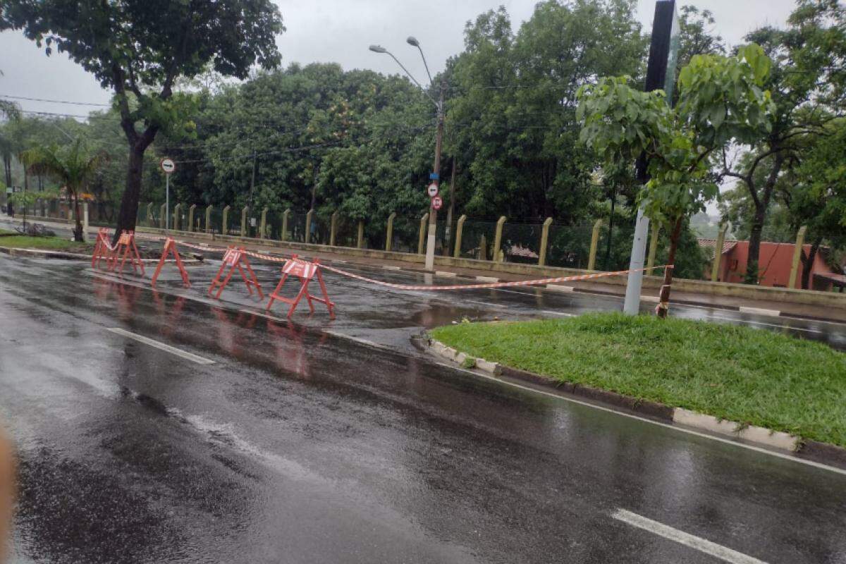 A cidade está em Estado de Atenção, com previsão de mais chuvas acompanhadas de raios e ventos fortes