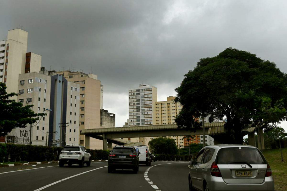  Frente fria pode trazer chuvas intensas, raios e ventos fortes para a região