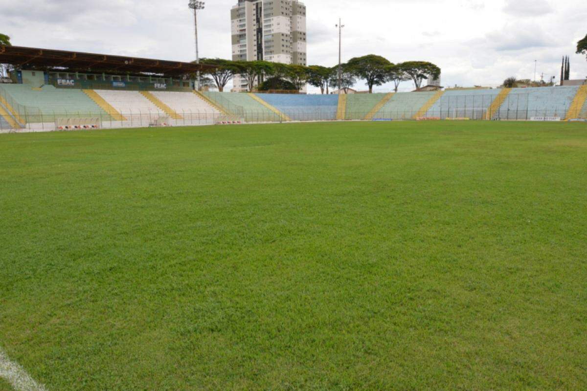 O Estádio Municipal José Lancha Filho recebe manutenção no gramado, vestiários e arquibancadas para sediar jogos do Grupo 5 da Copinha 2025