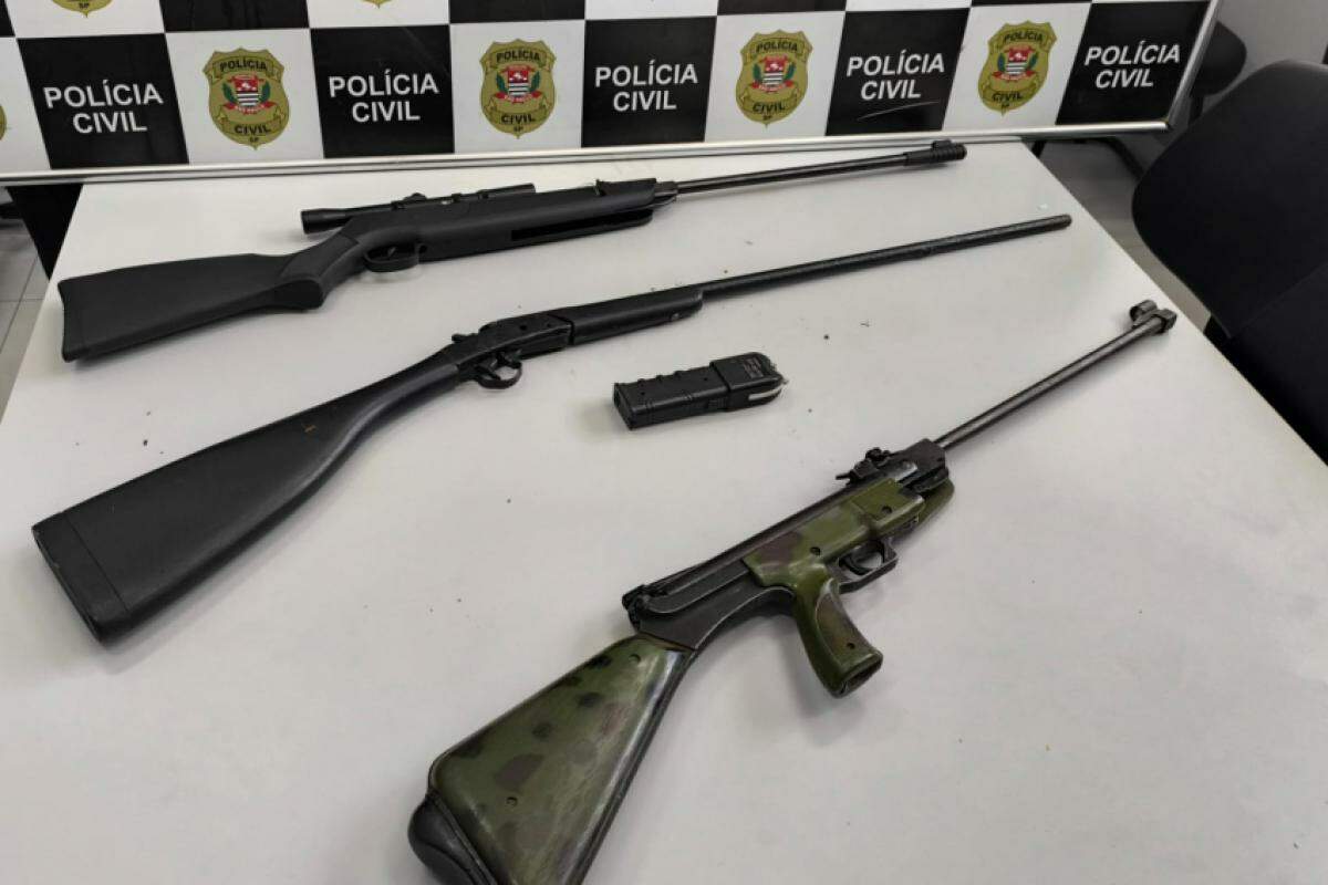 Armas apreendidas pelas equipes em um dos endereços em Dois Córregos