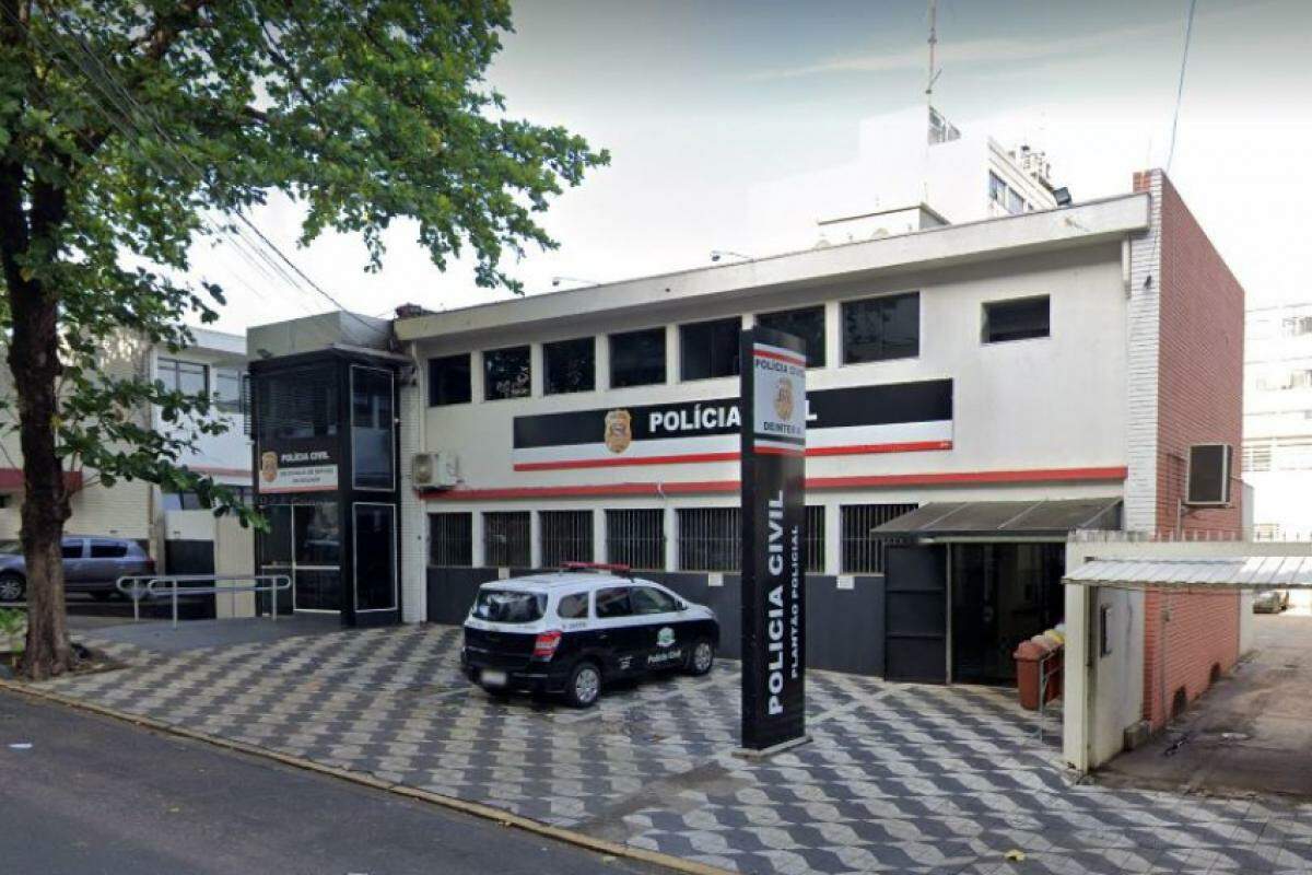 O homem, que não tinha antecedentes criminais, foi encaminhado ao plantão policial, acompanhado de uma advogada, e autuado em flagrante por tráfico de drogas