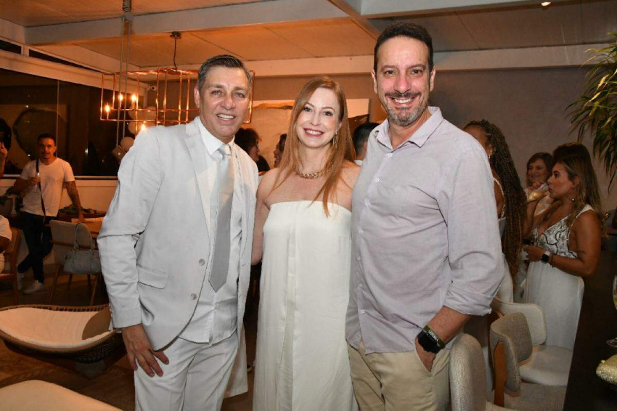 Marcelo Guedes com Juliana Hasse e Alessandro Cassiano