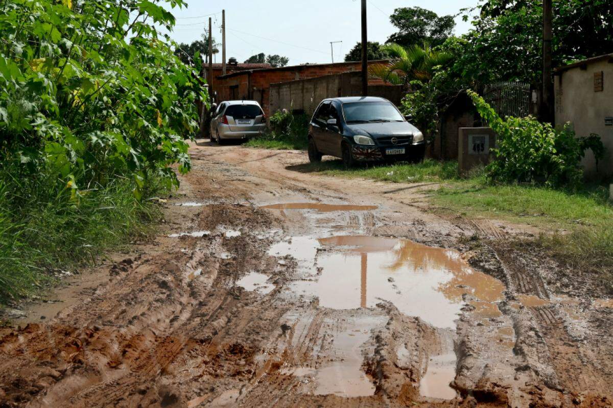 Com 111 mm, município registra Estado de Atenção devido ao alto volume de chuvas; parques permanecem fechados e ações emergenciais estão em andamento.