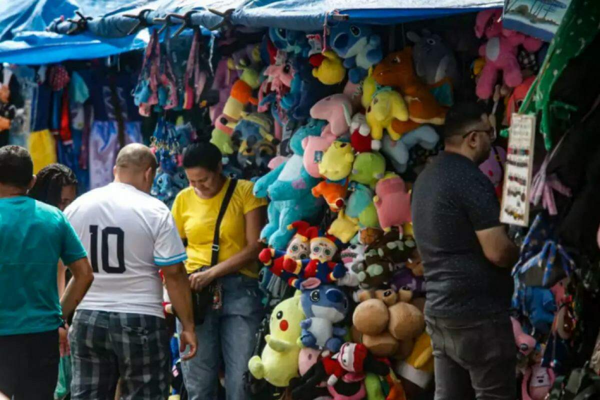 Movimentação em comércio de rua 