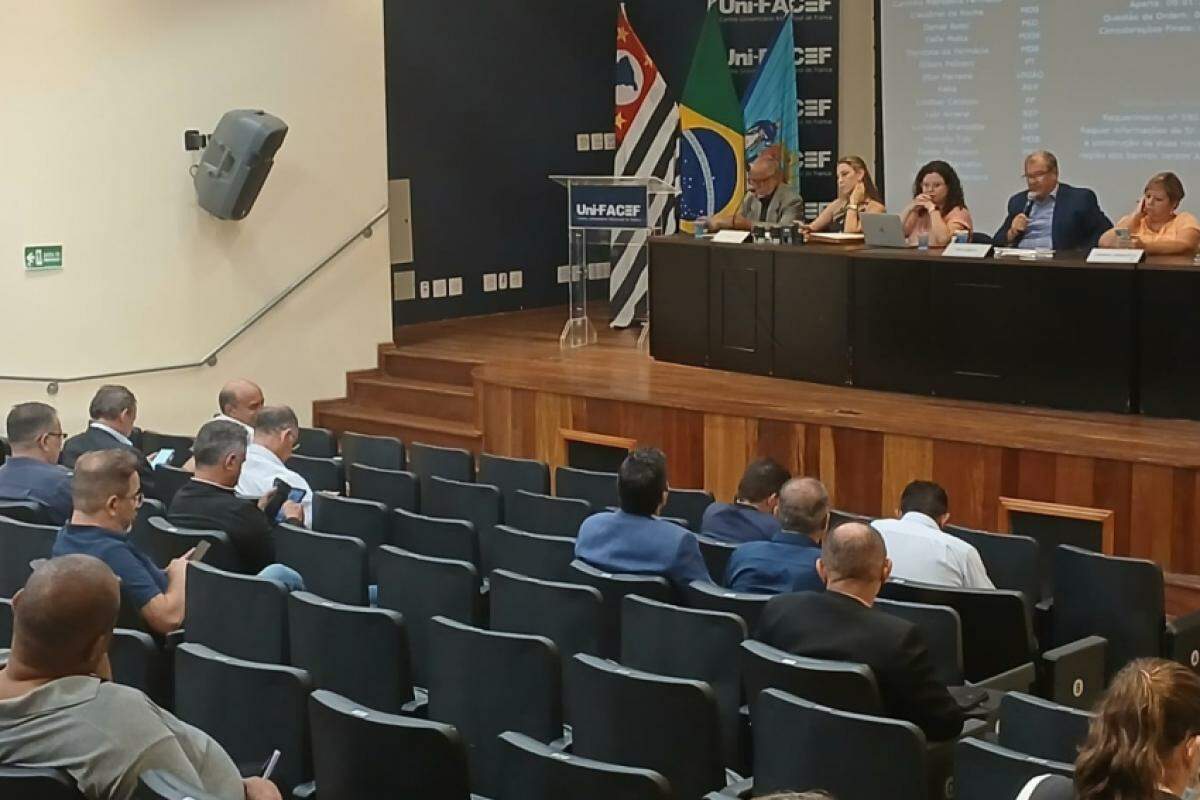 Vereadores da Câmara Municipal de Franca durante sessão desta terça-feira, 3, em que aprovaram as contas de 2022 do prefeito Alexandre Ferreira