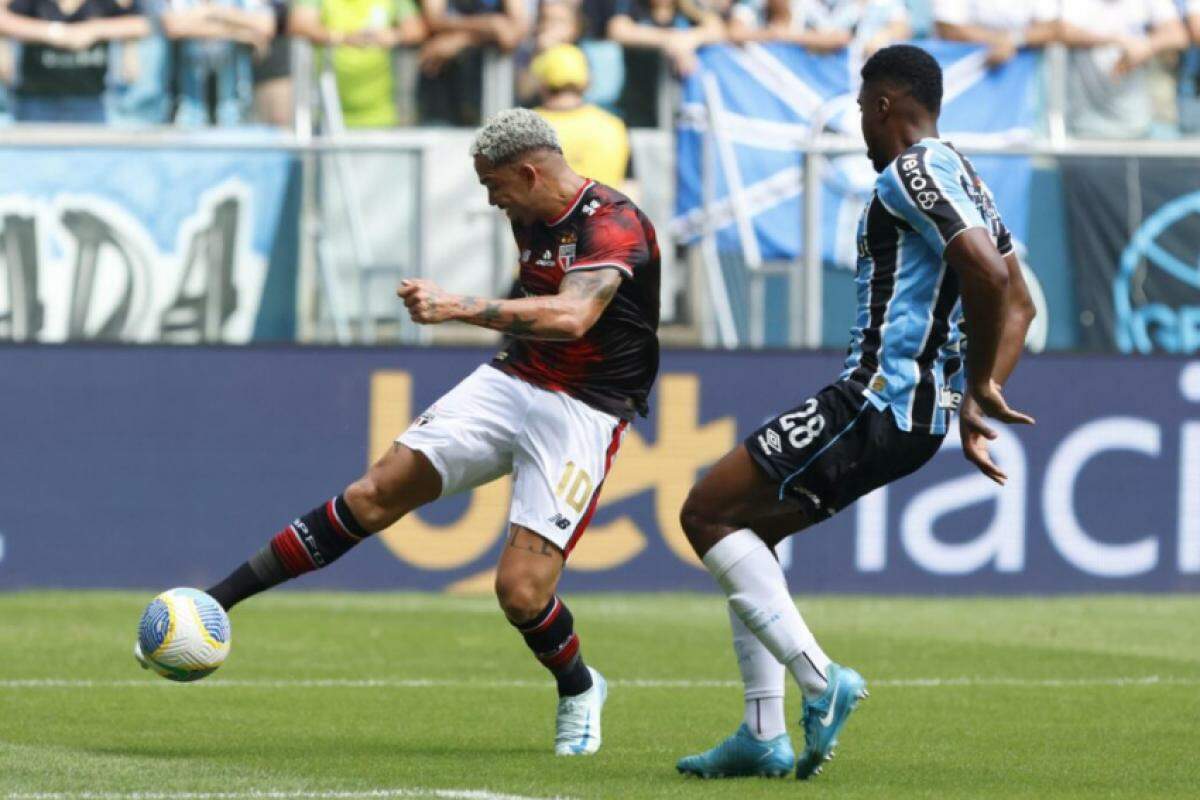 Neste domingo (1), o São Paulo foi superado pelo Grêmio por 2 a 1 na Arena do Grêmio, pela 36.ª rodada do Brasileirão