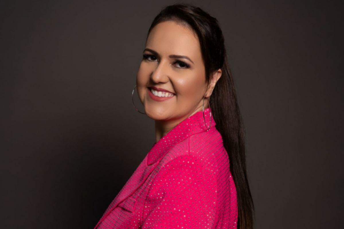 A Prefeitura de Bauru realiza nesta sexta (20), às 20h, o 'Natal EmCantos' no Jardim Rosa Branca, com show de Aline Bomfim