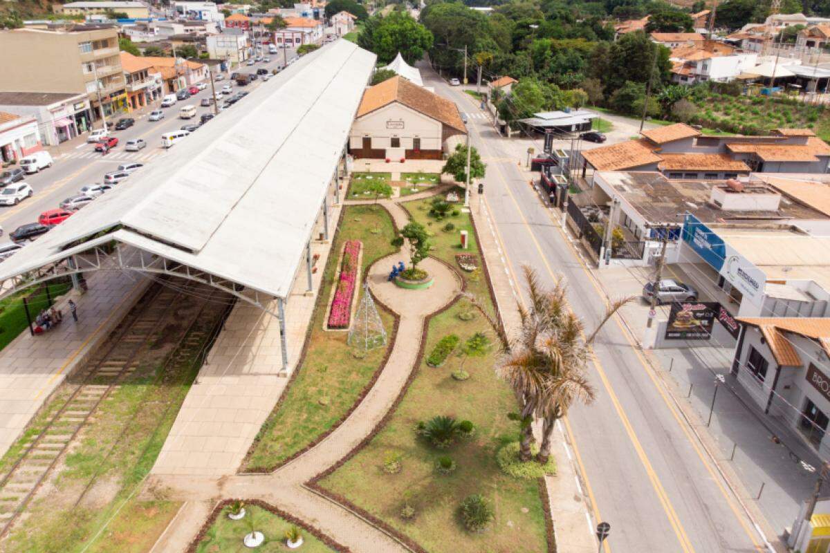 O jardim, ao lado da estação ferroviária da cidade, será gerido pelo Banco Sicredi