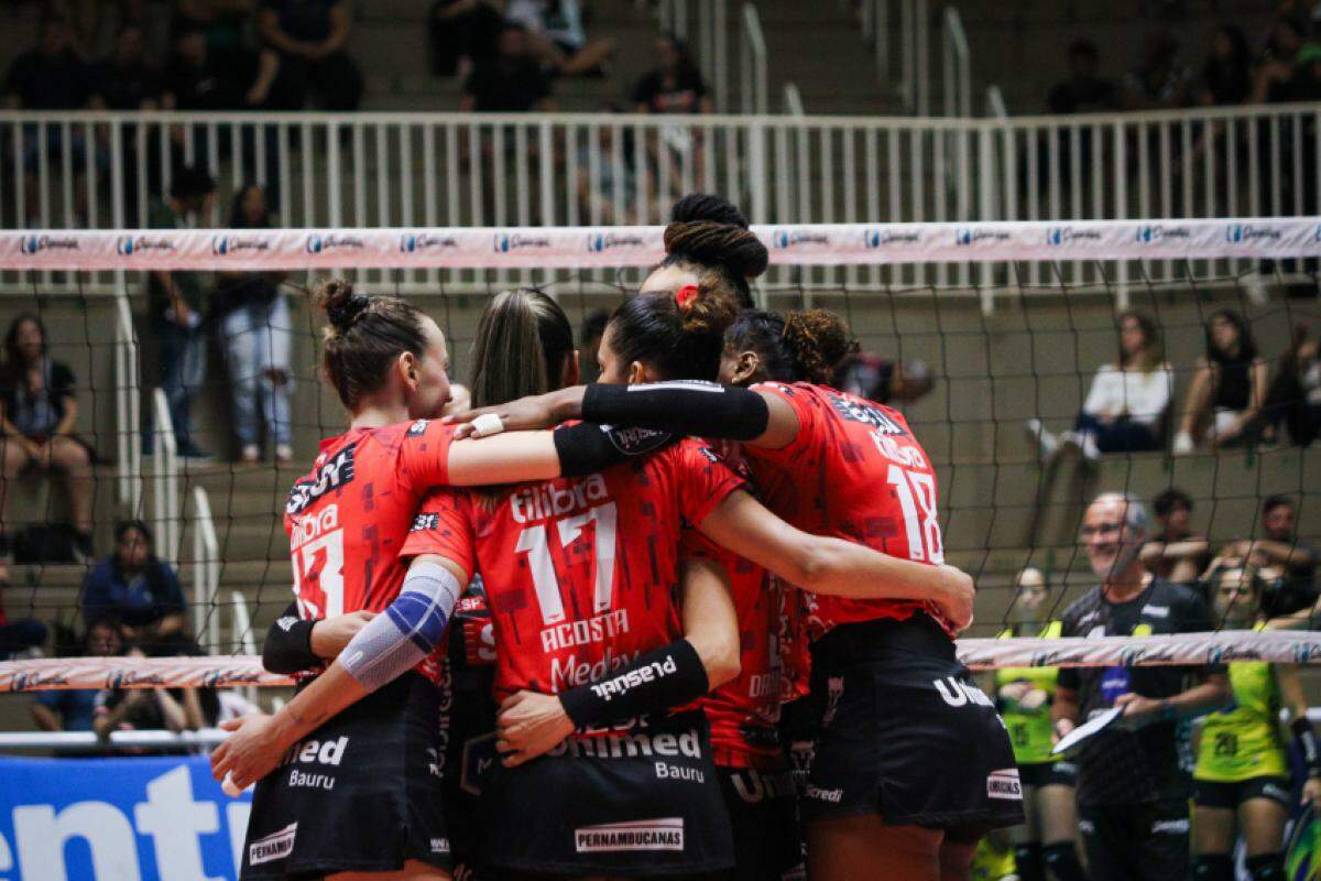 Sesi Vôlei Bauru enfrenta Gerdau Minas nesta terça-feira (3), às 18h30, na Arena UniBH