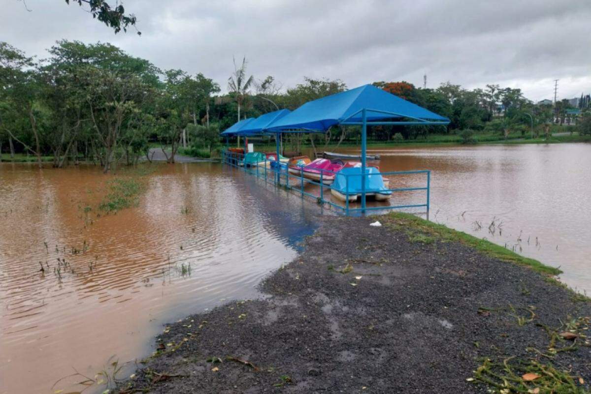 Atração está interditada até que as condições climáticas permitam os devidos reparos