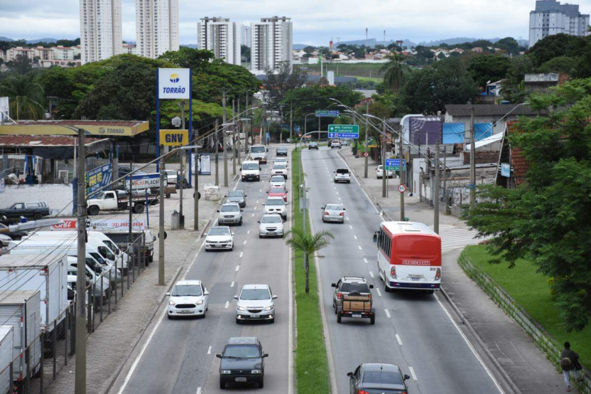 Avenida liga as regiões centro, norte e leste, conectando-as às zonas sul e oeste através da integração com o Anel Viário