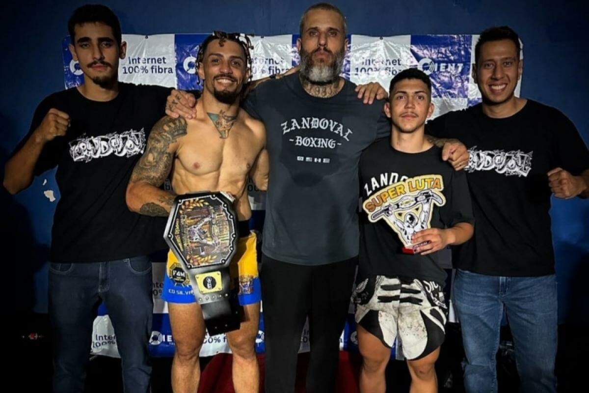 Ed Silva (com o cinturão): sonho de vencer no MMA profissional