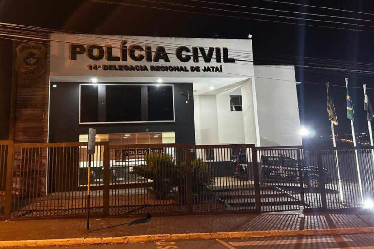 O irmão da criança, um jovem de 20 anos, foi preso em flagrante por colocá-la em situação de risco.