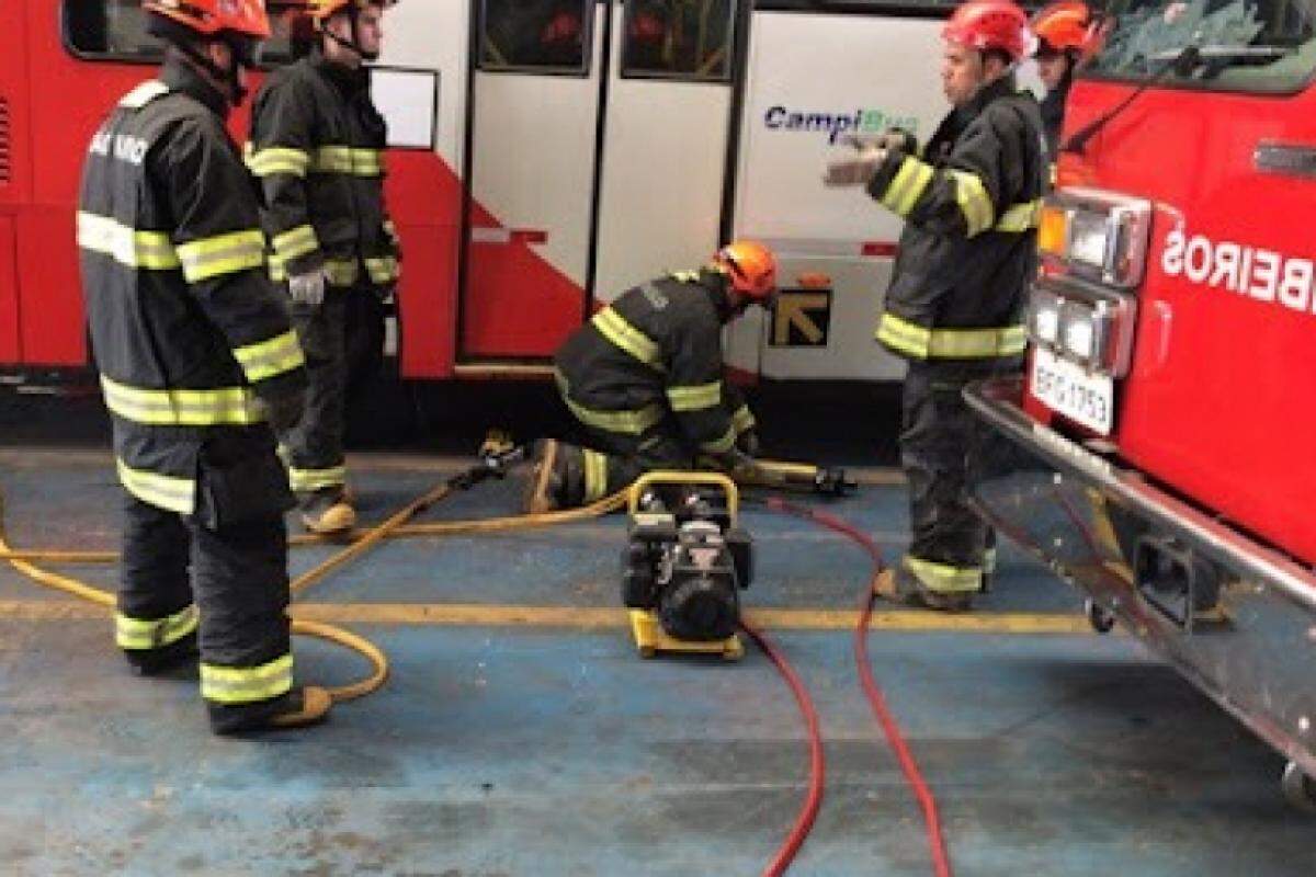 orpo de Bombeiros controlou as chamas antes que se espalhassem para outros andares do edifício.