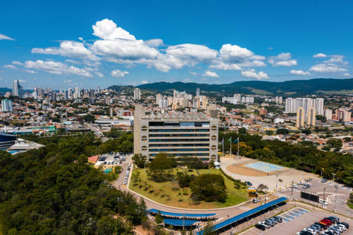 A Prefeitura é a maior empregadora da cidade e esses recursos de salários e 13º impulsionam o poder de compra