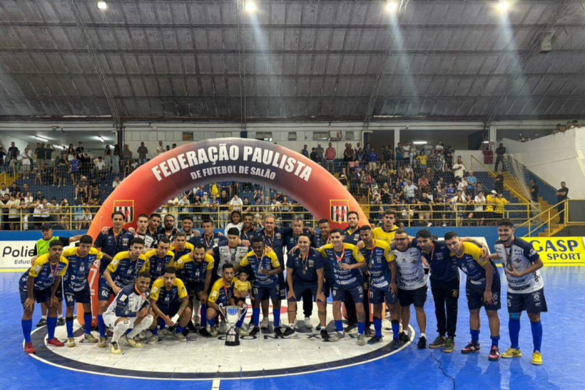 Jogadores do São José Futsal após as finais do Paulista