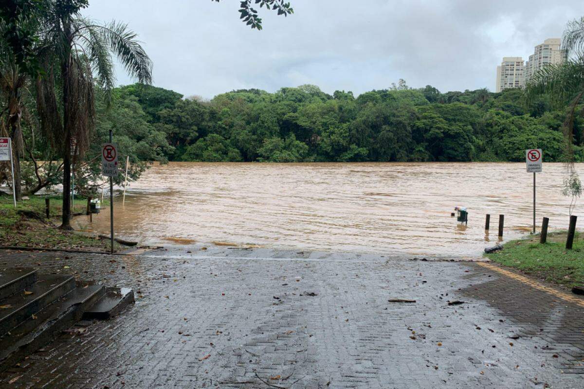 Rio Piracicaba nesta sexta-feira, na rampa dos pescadores