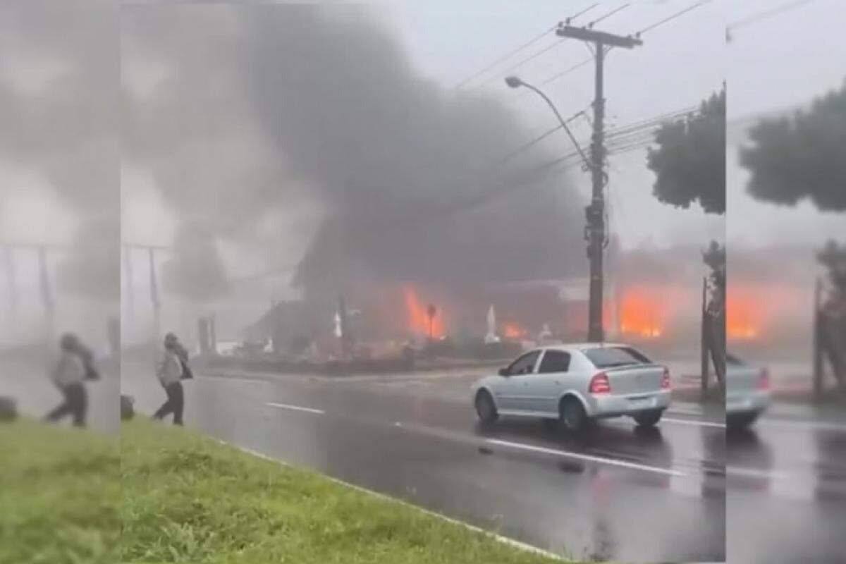 Avião deixou rastro de destruição na cidade