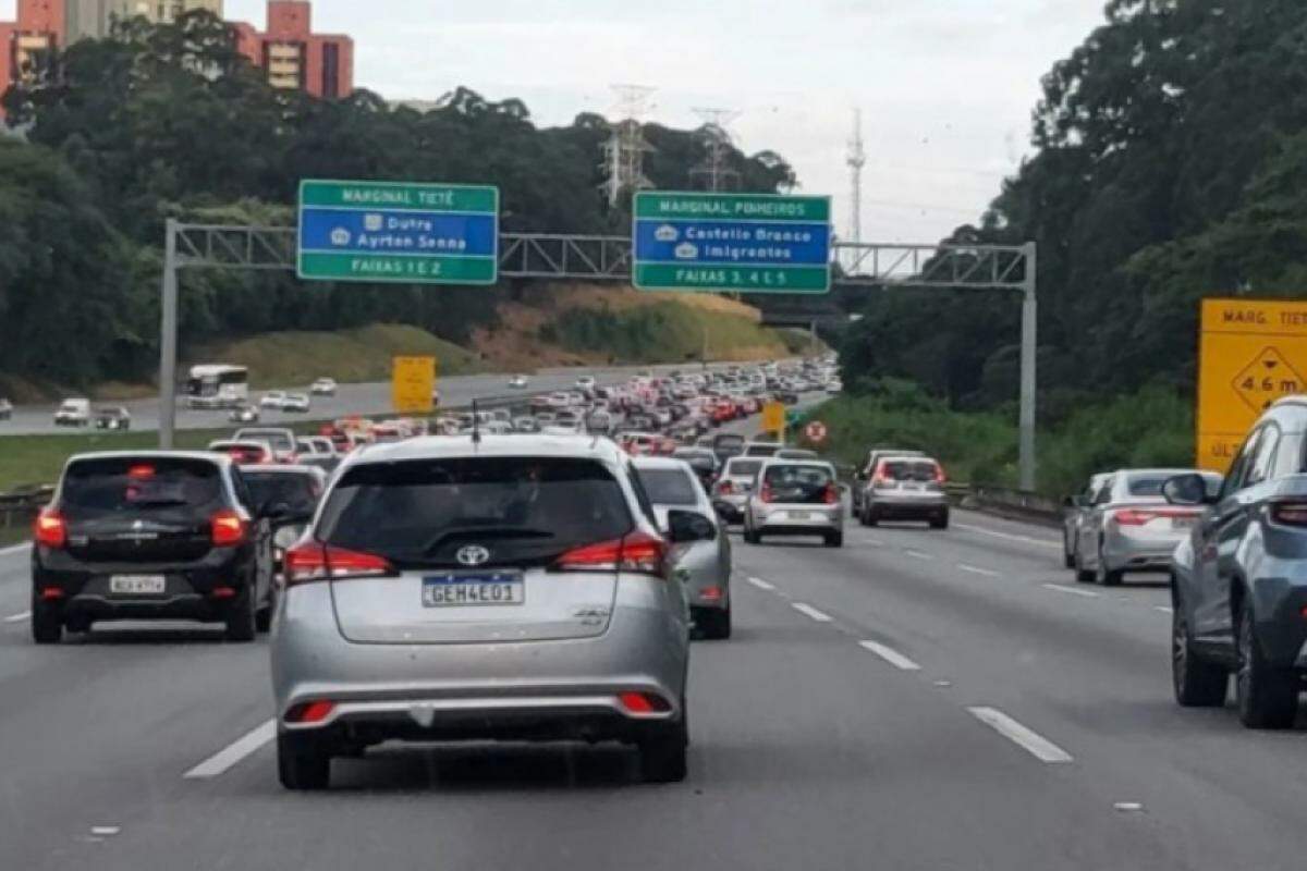 Para evitar congestionamentos, é recomendado planejar a viagem nos horários de menor fluxo