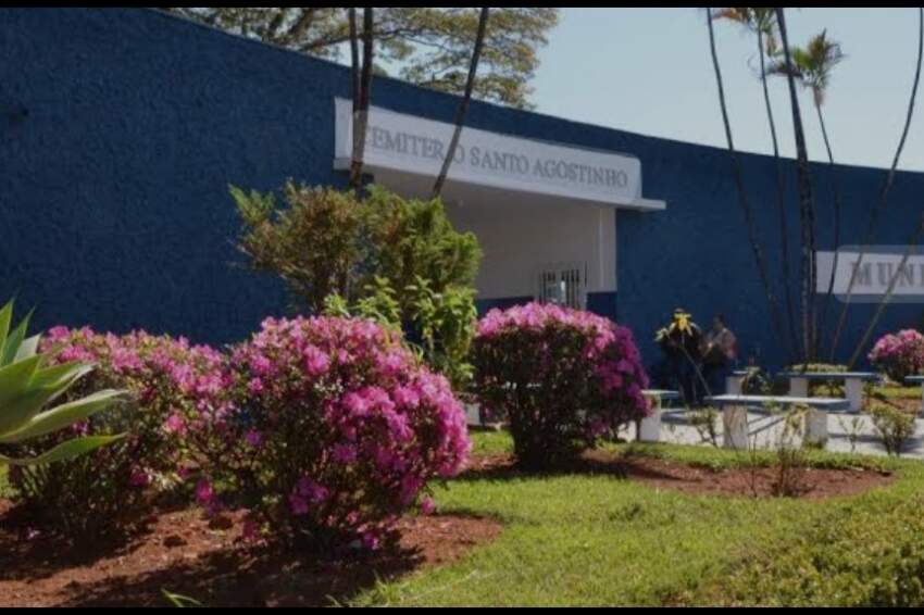 Imagens da entrada do cemitério Santo Agostinho na cidade de Franca