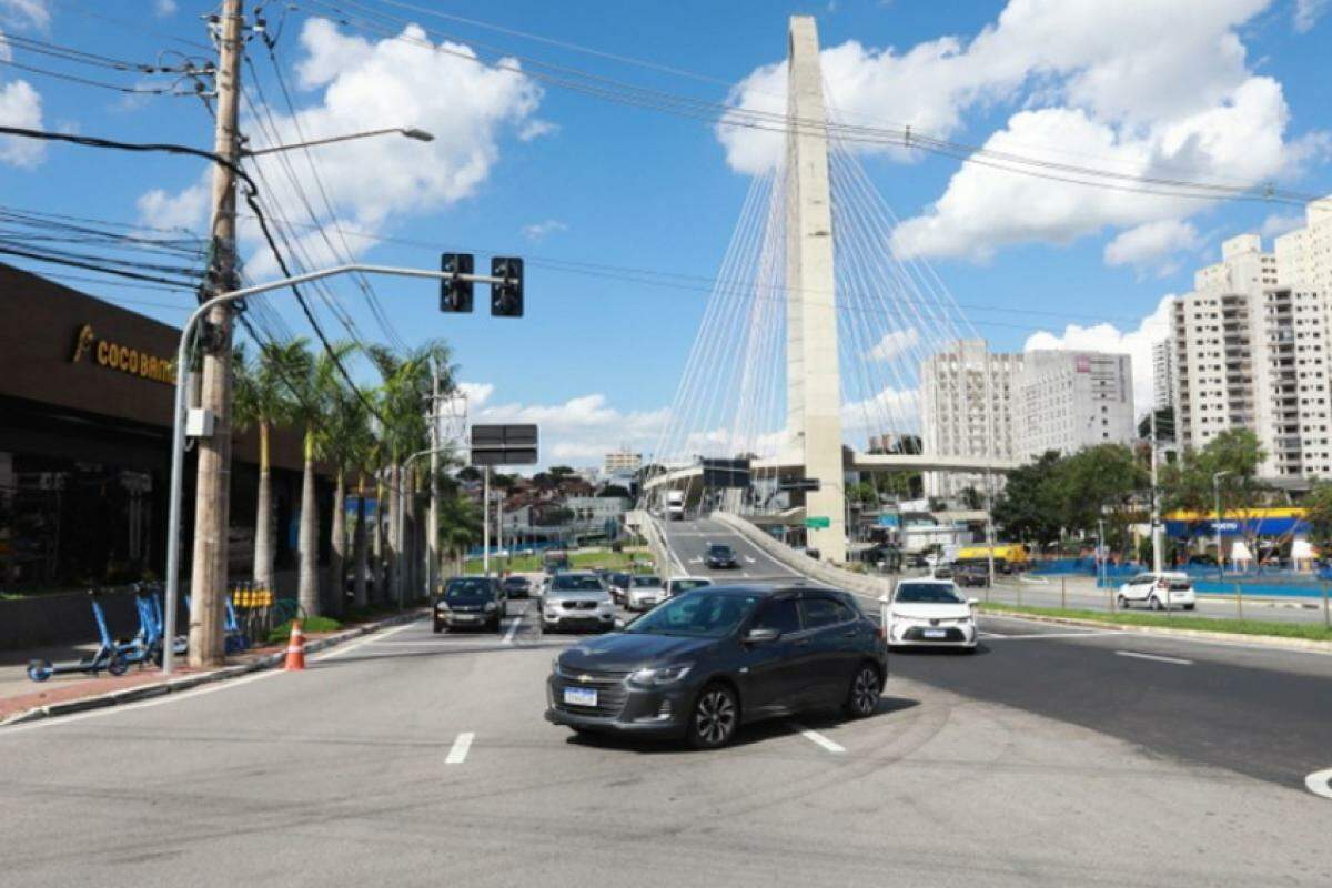 Mudança e nova sinalização na saída do Arco da Inovação