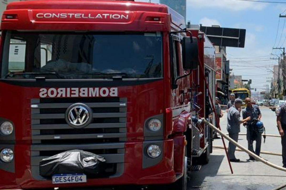 Os Bombeiros logo conseguiram combater o incêndio