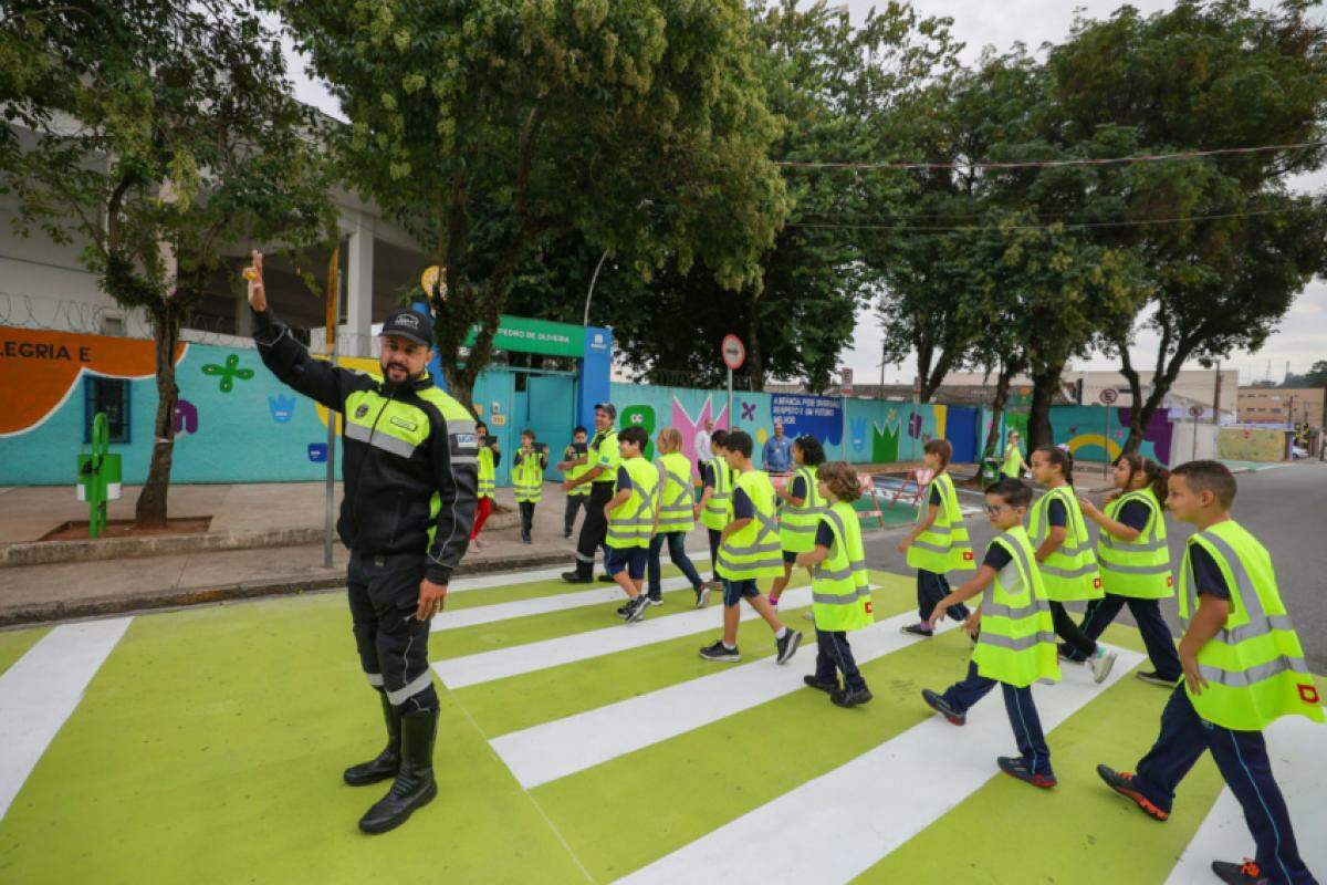 De olho na faixa são intervenções posicionadas em locais estratégicos, especialmente perto das escolas