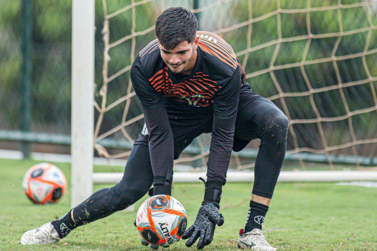 Os jogadores treinam para a estreia no dia 4 de janeiro