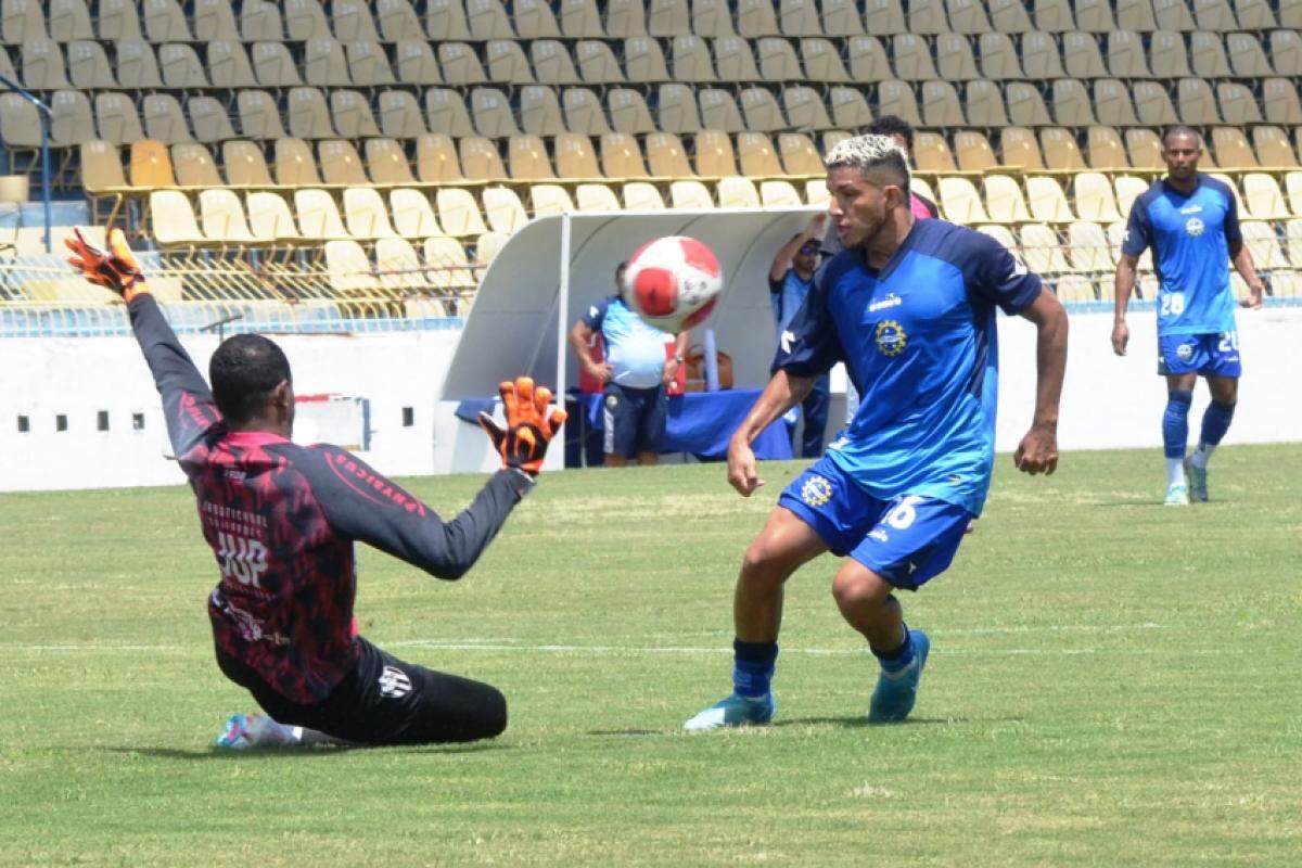 Lance do jogo-treino entre São José x EC São Bernardo