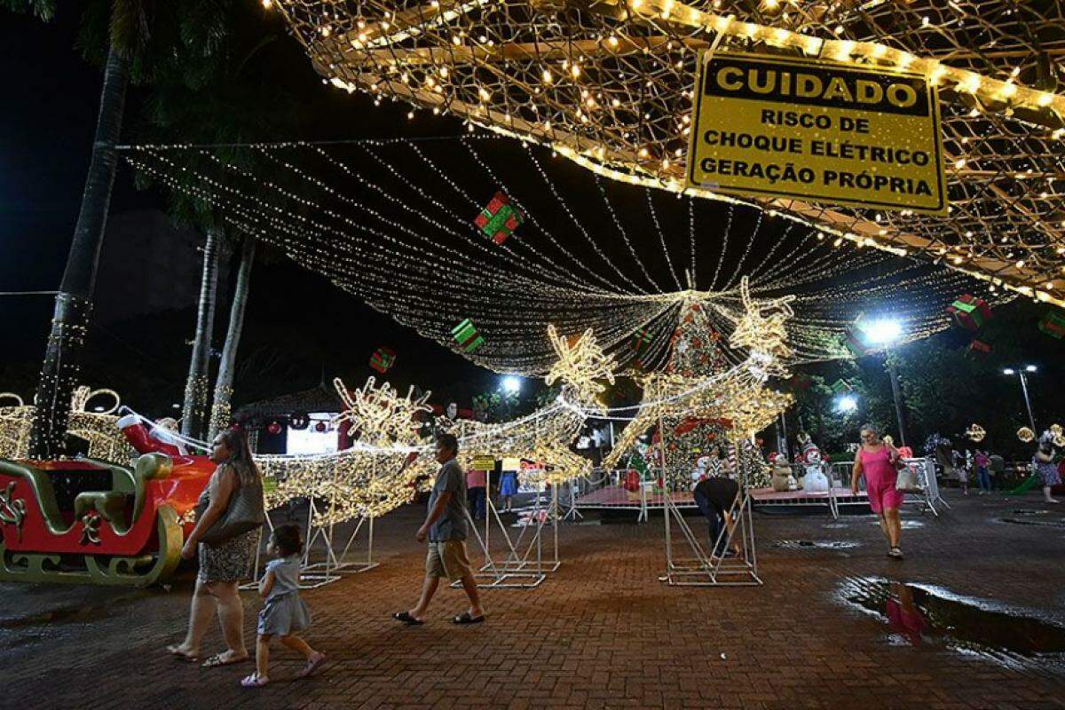 O documento, assinado pelo vereador Arlindo Araújo (Solidariedade), pergunta quais os cantores contratados para animar a festa de celebração dos 116 anos