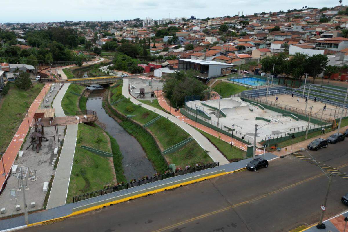 A obra representa uma solução de drenagem para a região