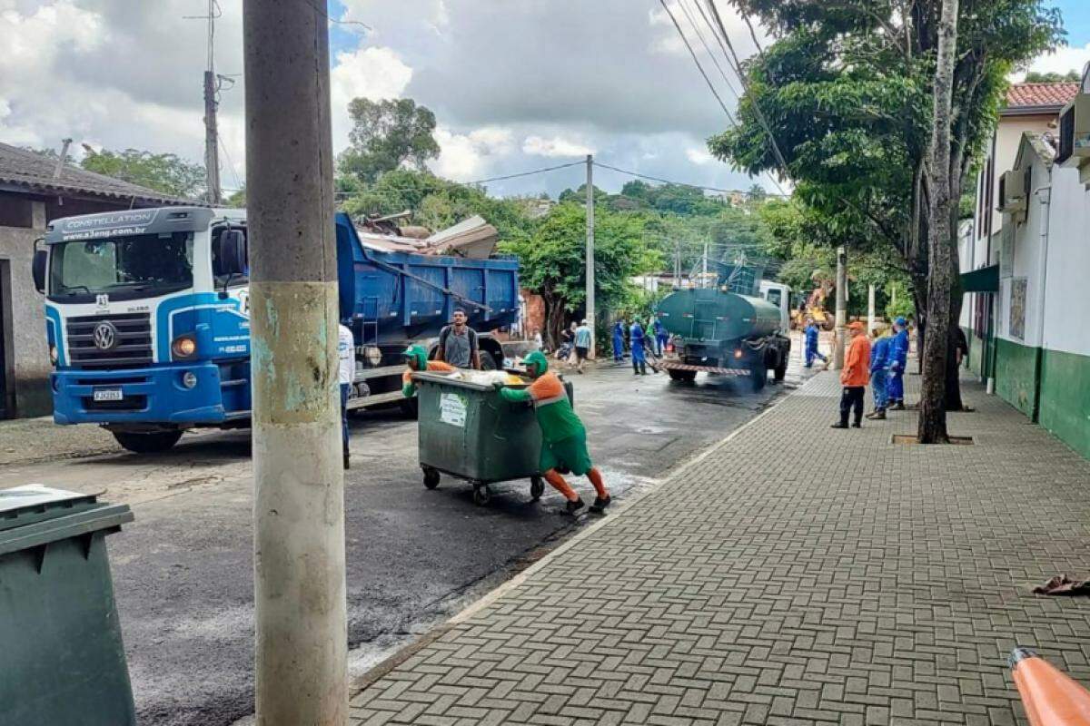 Limpeza das áreas afetadas aconteceu neste sábado, 28