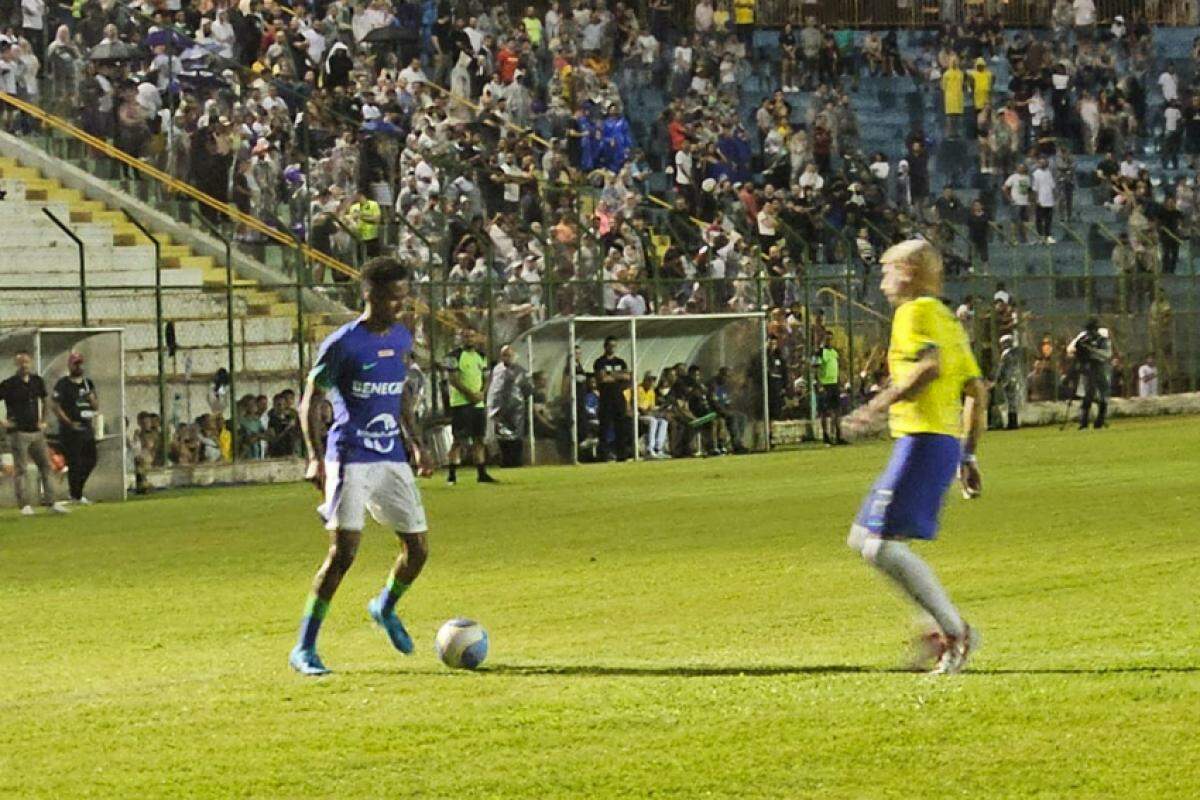 Com jogadas habilidosas e quatro gols, Estêvão foi o destaque do Jogo das Estrelas, encantando o público presente no Lanchão, em Franca