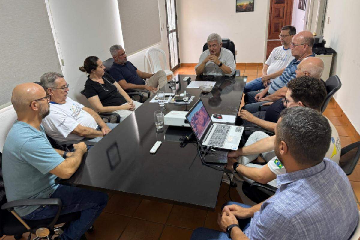 Reunião da diretoria, com a presença de Marcos Pontes, que definiu as mudanças