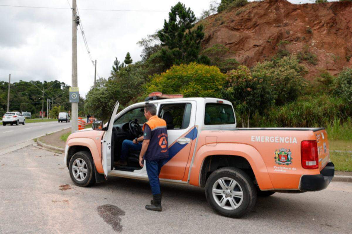 A Defesa Civil de Jundiaí faz vistorias das regiões para avaliar a necessidade de interdições