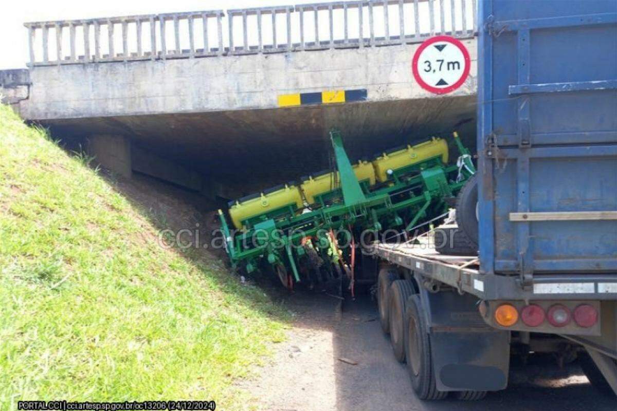 O incidente foi registrada por volta das 9h10, na altura do quilômetro 233 da rodovia SP-280