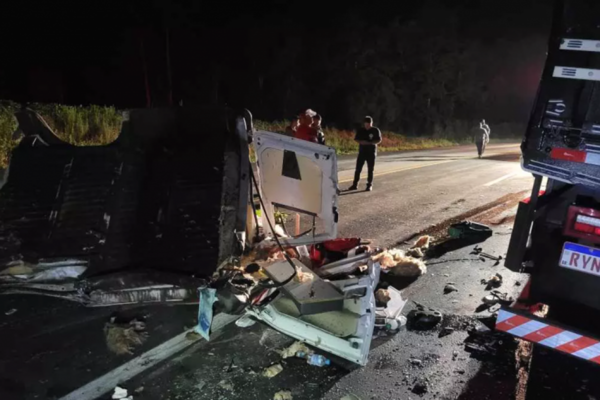 As vítimas fatais incluem o motorista da ambulância, um médico e uma enfermeira do SAMU, além do paciente.