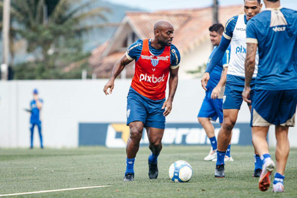 O atacante Vágner Love durante treino do Avaí na Ressacada